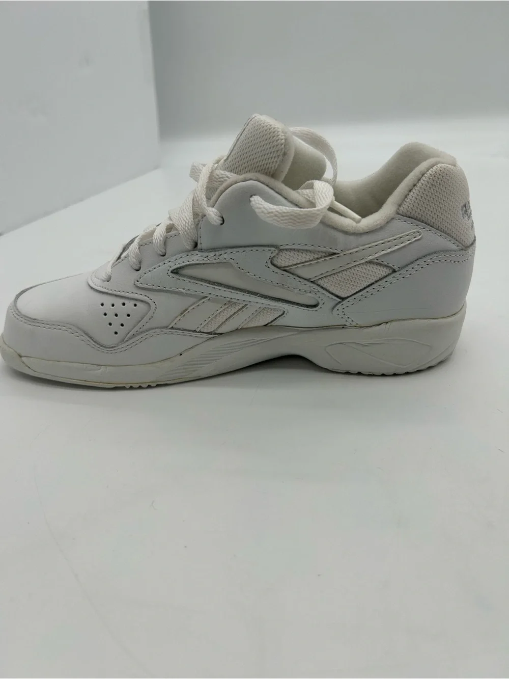 Reebok Vintage Women’s Dmv Comfort Walk Shoes size 6